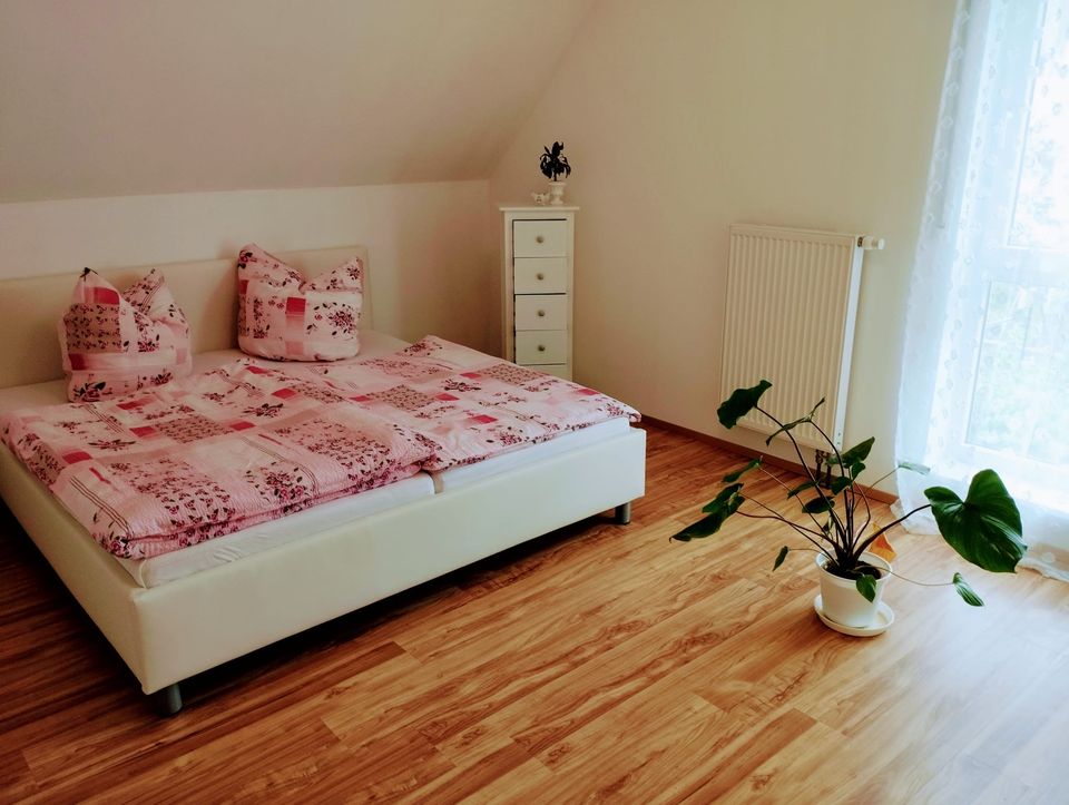 Schlafzimmer 1 mit Doppelbett
