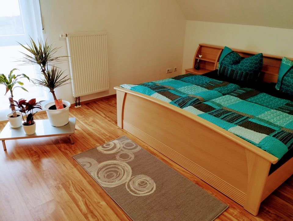 Schlafzimmer 2 mit großem Doppelbett